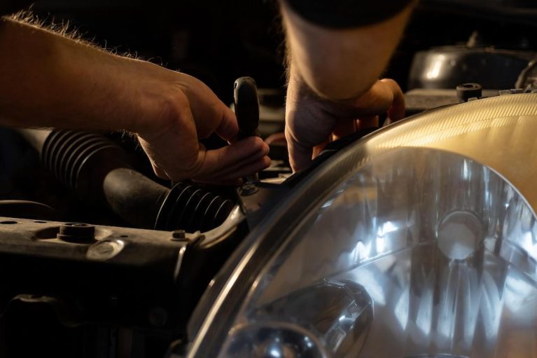 Co sprawdza diagnosta na przeglądzie? Jak przygotować auto? Lista